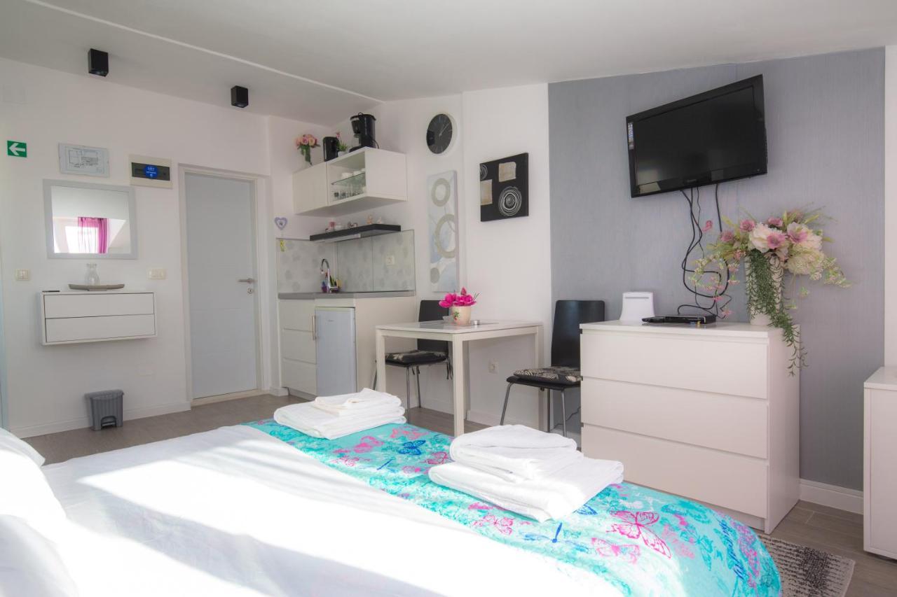 Apartmani Riva Rogoznica  Εξωτερικό φωτογραφία